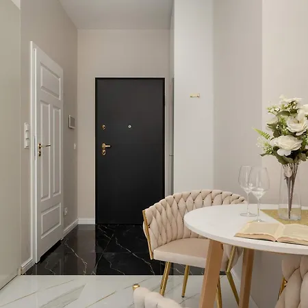 Czysta Elegant For 2 With Garden Centre By Renters Appartamento Breslavia