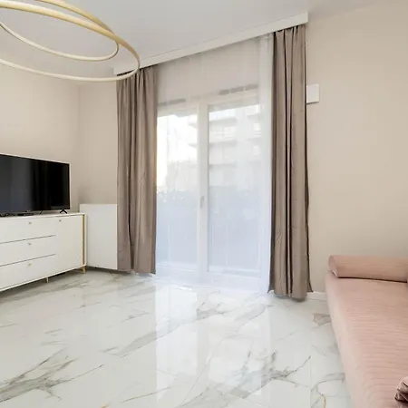 Czysta Elegant For 2 With Garden Centre By Renters アパート